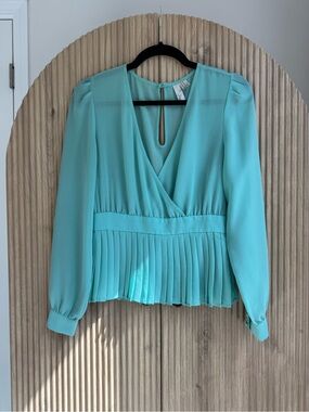 Forever 21 | Mint Green Pleated Peplum Long Sleeve Blouse Medium